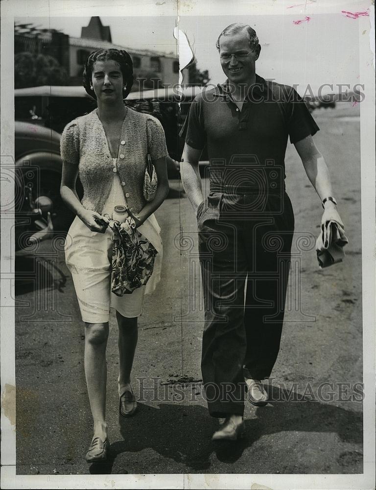 1939 Press Photo Warren Pershing &amp; his wife Muriel Bache Richards - RSL81949 - Historic Images