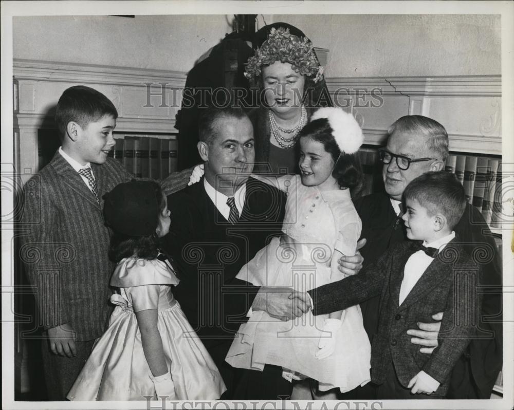 1959 Press Photo Judge Phillip Tracy and Family - RSL39529 - Historic Images