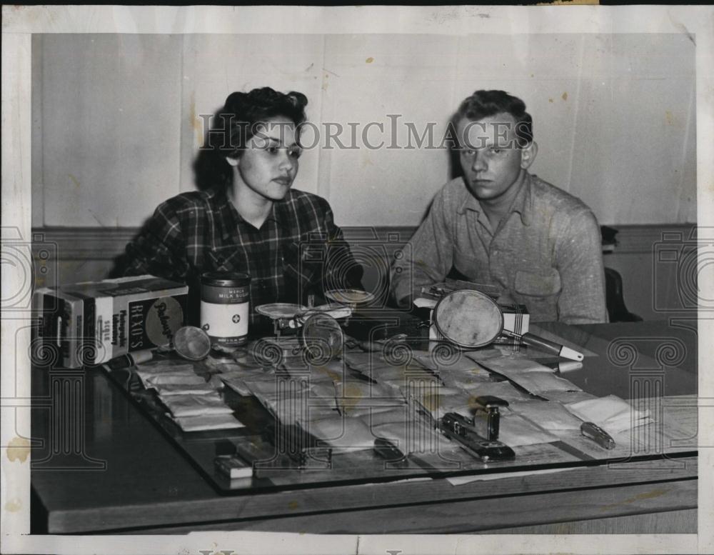 1952 Press Photo Betty Rossie Frank Brigante Heroin Paraphernalia Narcotics Raid - Historic Images