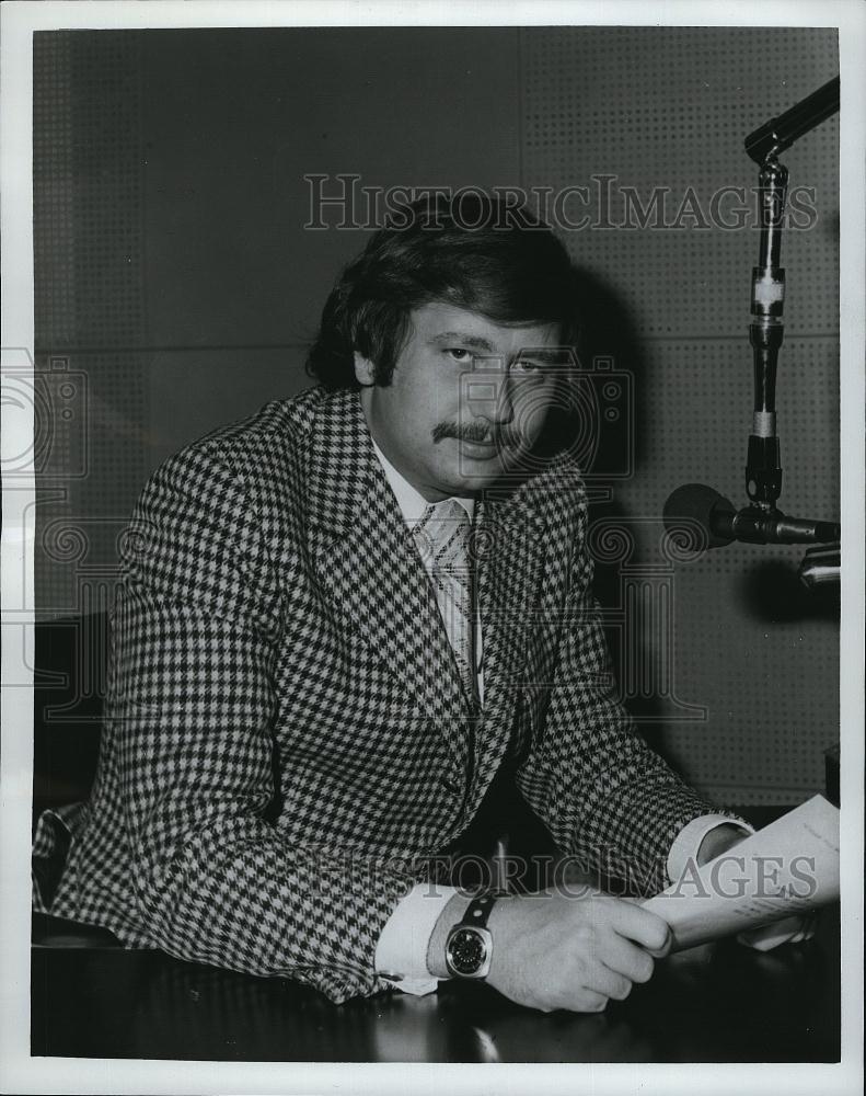 1974 Press Photo Byron McGregor, Canadian news anchor and news director - Historic Images