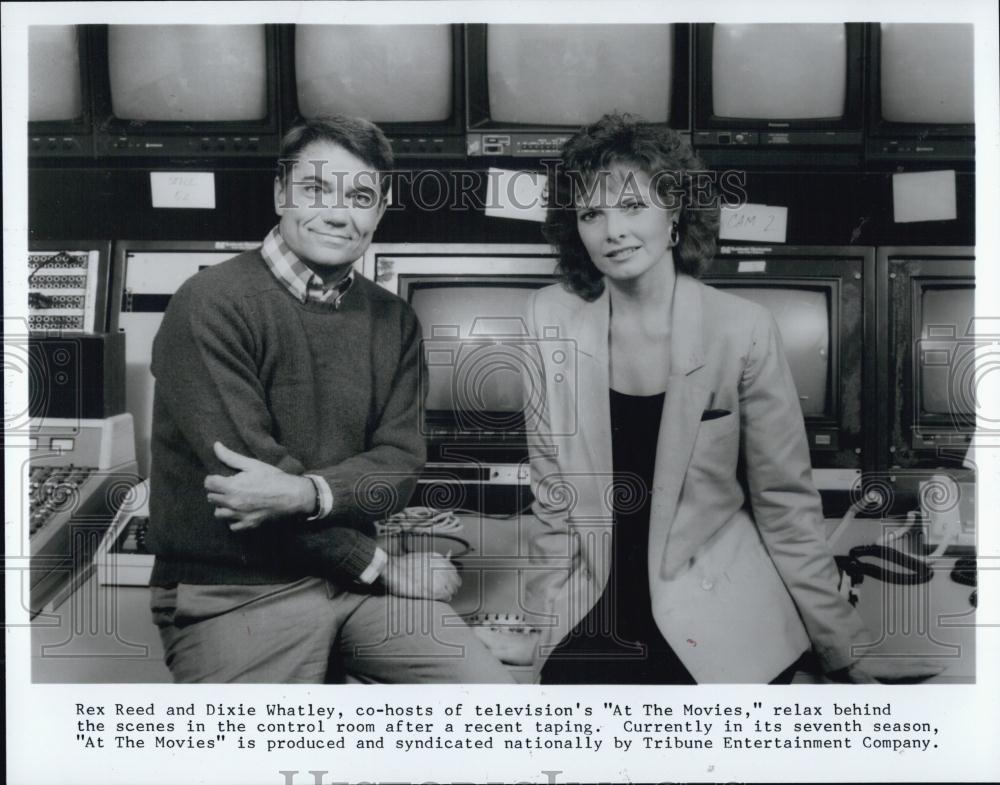 1995 Press Photo Rex Reed &amp; Dixie Whatley, &quot;At The Movies&quot; Co-Hosts Relax - Historic Images