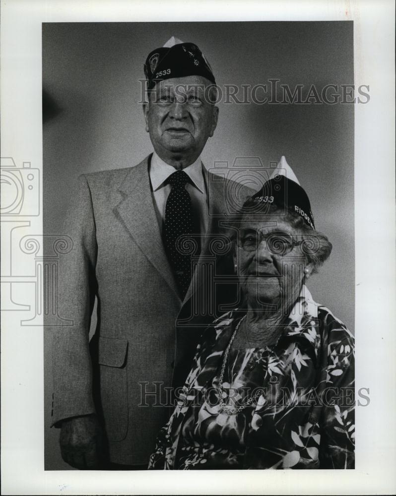 1981 Press Photo Commander Daniel D Klapper Auxiliary President Gladys Jacques - Historic Images