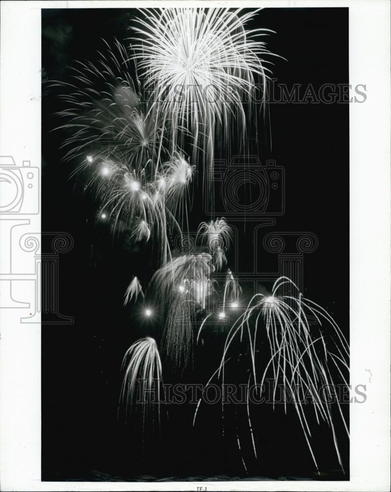 1989 Press Photo Fireworks - RSL64993 - Historic Images