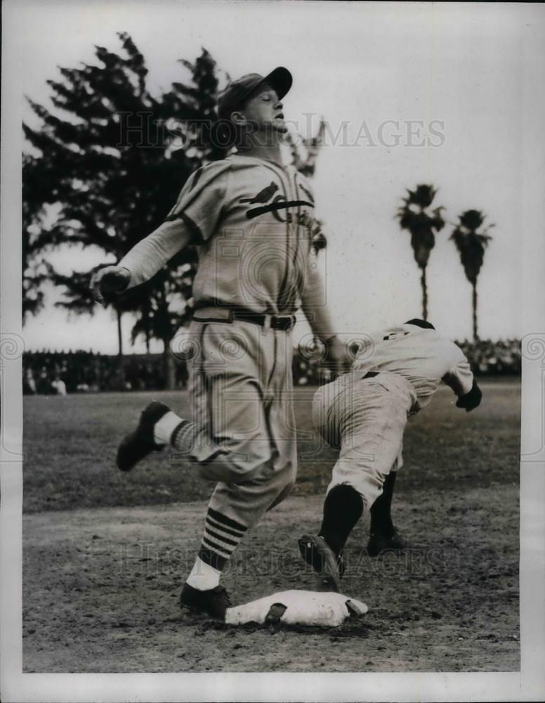 1941 Press Photo Joe Gordon of New York Yankees, Jimmy Brown of the Cardinals - Historic Images