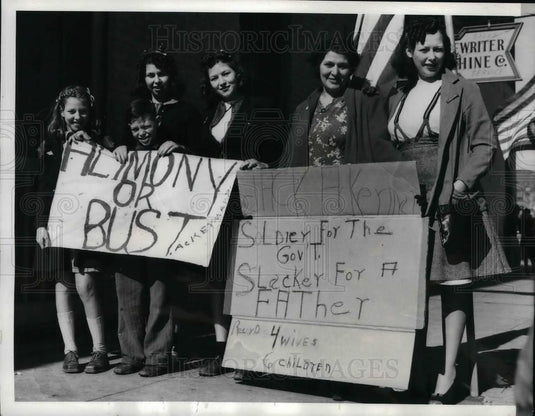 1940 Press Photo Family