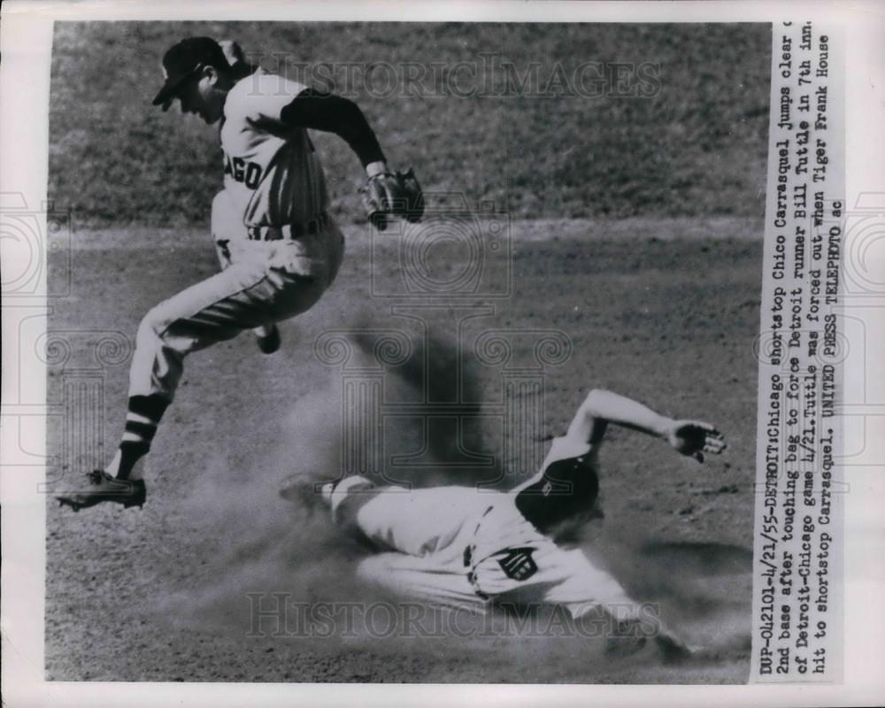 1955 Press Photo Chicago shortstop Chico Carrasquel, Tigers runner Bill Tuttle - Historic Images