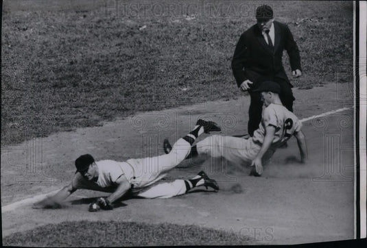 1955 Press Photo Yankee 3rd Baseman Gil McDougald - Historic Images