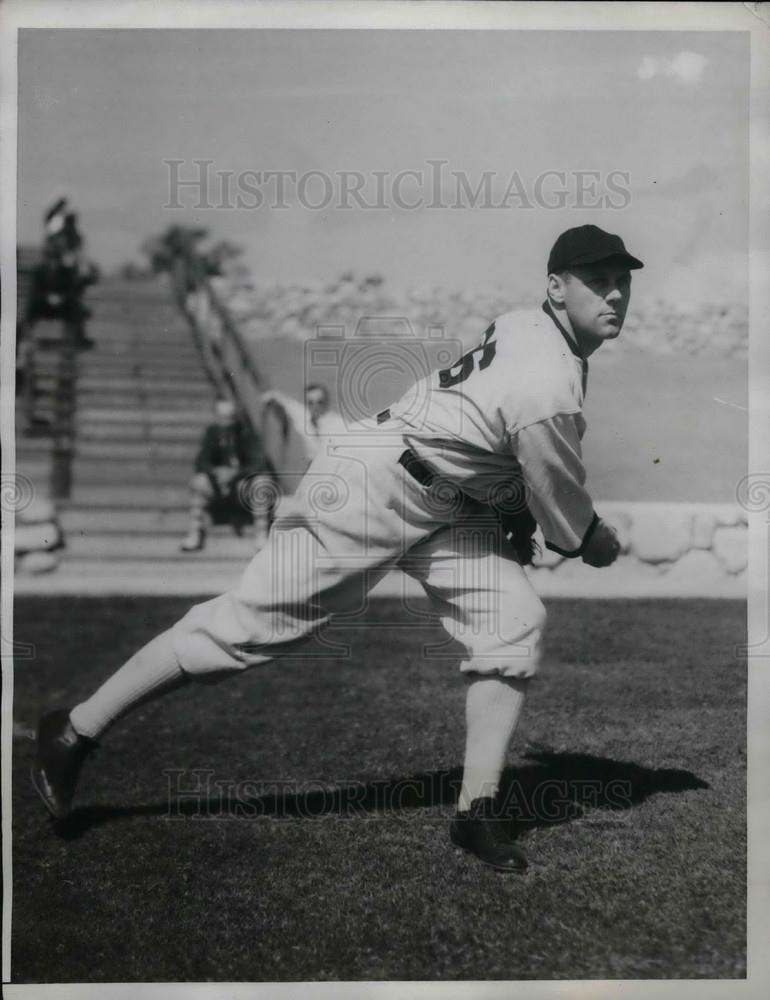 1934 Press Photo White Sox&#39; Pitcher Phil Gallivan Warming Up - Historic Images