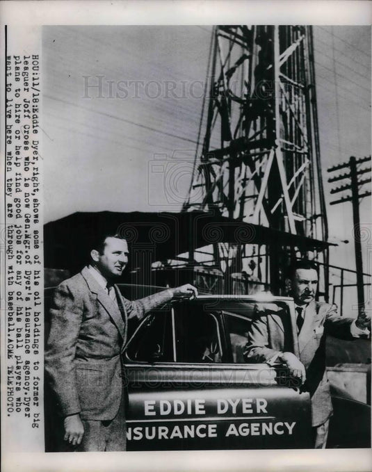 1949 Press Photo Chicago Cubs Player Jeff Cross & General Manager Of Oil Holding - Historic Images
