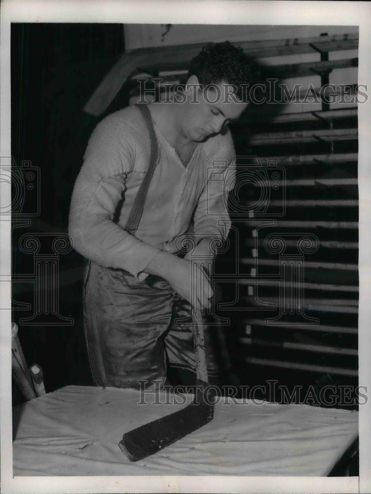 1940 Press Photo Murray Patrick , defense man of NY Rangers - nea06603 - Historic Images