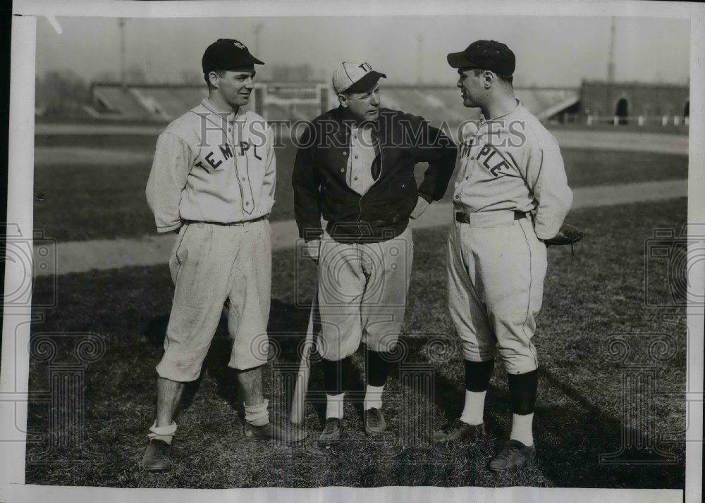 1935 Press Photo Temple U coach Pep Young, Rubinsky and McKenna - nea06011 - Historic Images