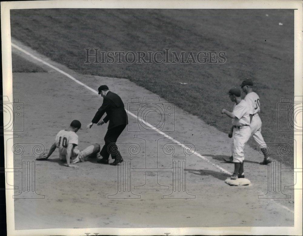 1941 Press Photo Frank McCormach Baseman Reds - nea06789 - Historic Images