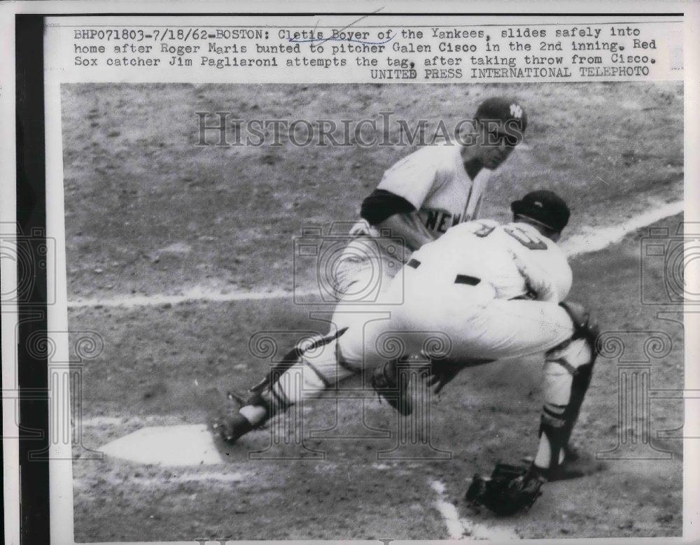 1962 Press Photo Cletis Boyer of the Yankees slides into home after Roger Maris. - Historic Images