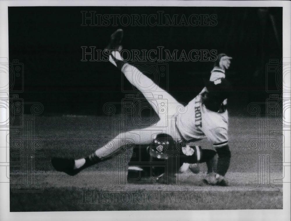 1977 Press Photo Paul Dade, Lou Whitaker, Detroit Tigers vs Cleveland Indians - Historic Images