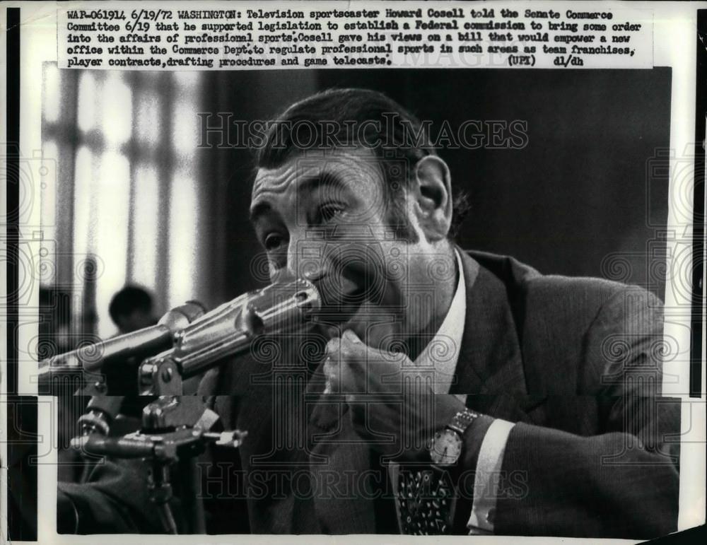 1972 Press Photo Television Sportscaster Howard Cosell - Historic Images