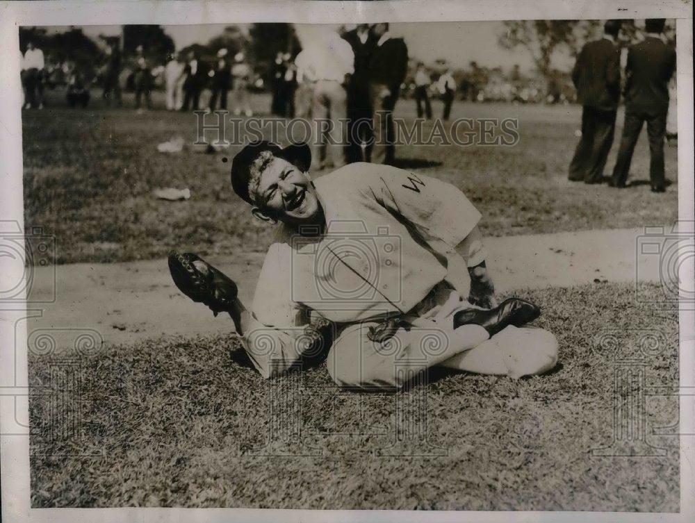 1936 Press Photo Washington Senators Coach Nick Altrock Cracks A Laugh - Historic Images