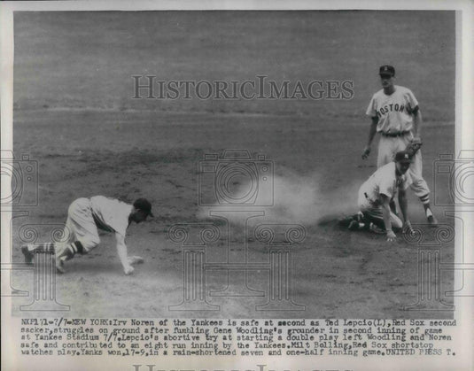 1954 Press Photo Yankees Irv Noren, Boston Red Soxs Ted Lepcio And Milt Bolling - Historic Images