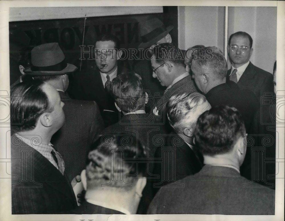 1937 Press Photo Bill Tebby Manager New York Giants Reporters News Conference - Historic Images