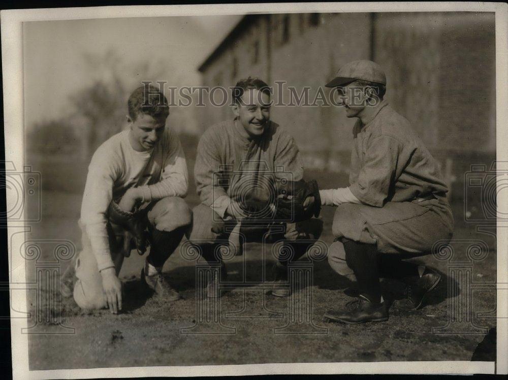 1930 Press Photo Edmund Mays Pitcher Edward McGrath Outfielder Harvard Baseball - Historic Images
