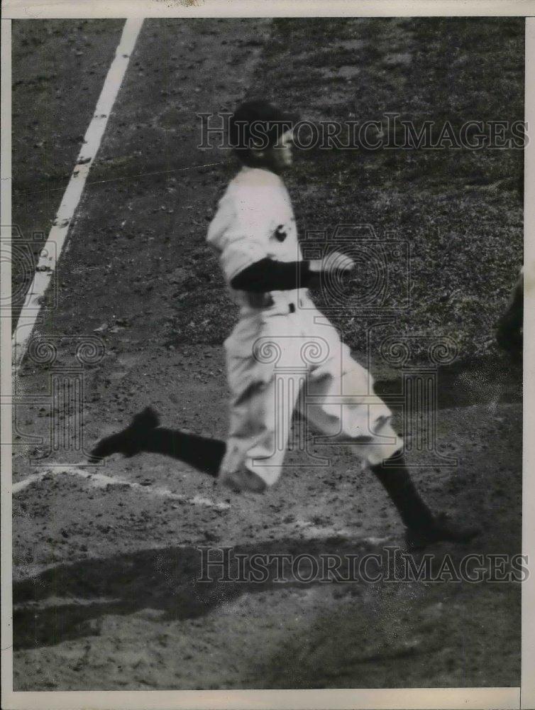 1935 Press Photo Joseph Jo-Jo Moore Outfielder New York Giants Crosses Plate MLB - Historic Images