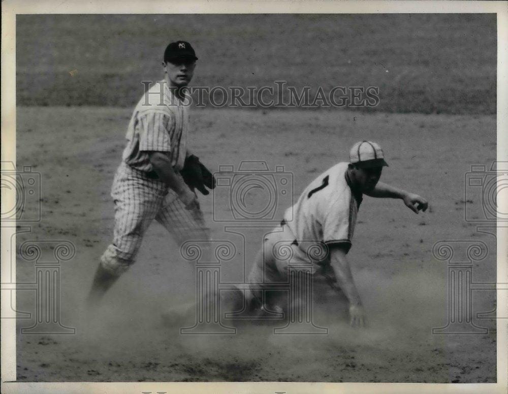 1943 Press Photo Harlond Clift, Third baseman, out at 2nd, George Stirnwiess - Historic Images