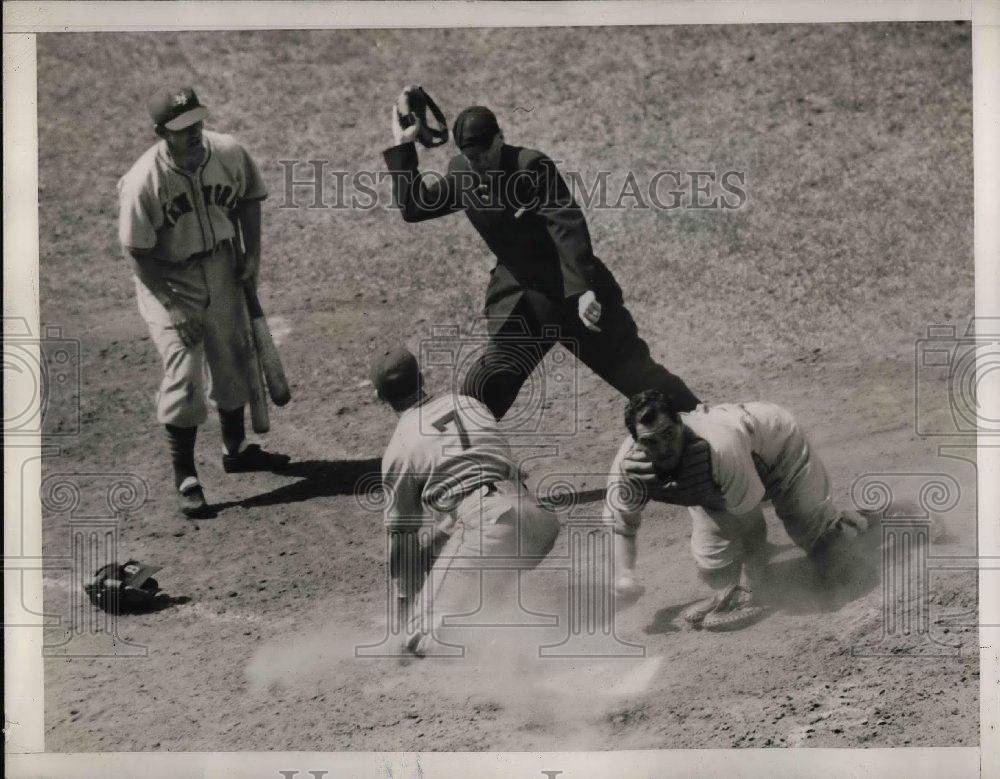 1941 Press Photo Giants Whitehead out at home in fisrst Series game - nea06021 - Historic Images