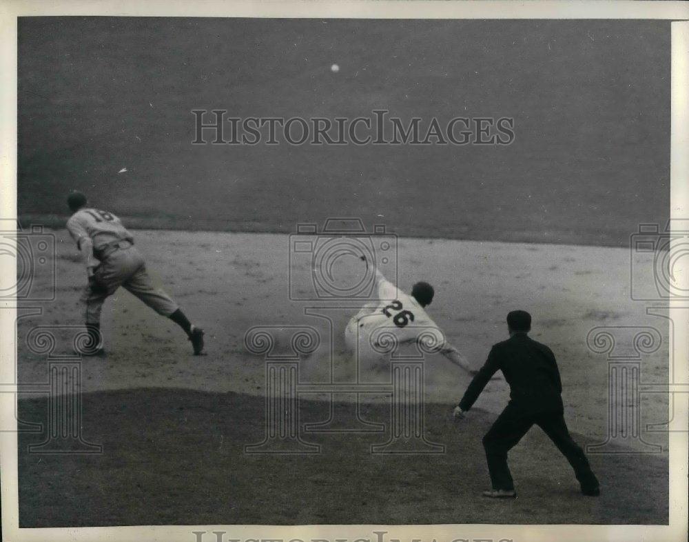 1943 Press Photo Joe Orengo Frank Gustine Babe Pinelli - nea03787 - Historic Images