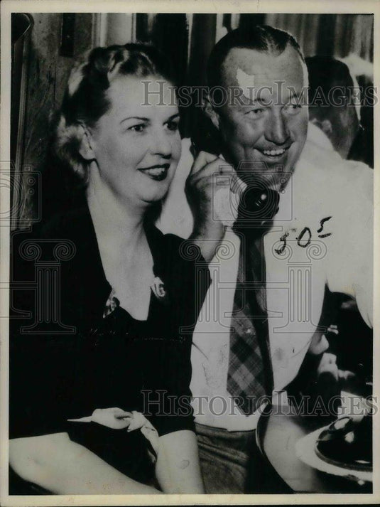 1943 Press Photo Mrs. Leo Gabby Hartnett - nea03839 - Historic Images