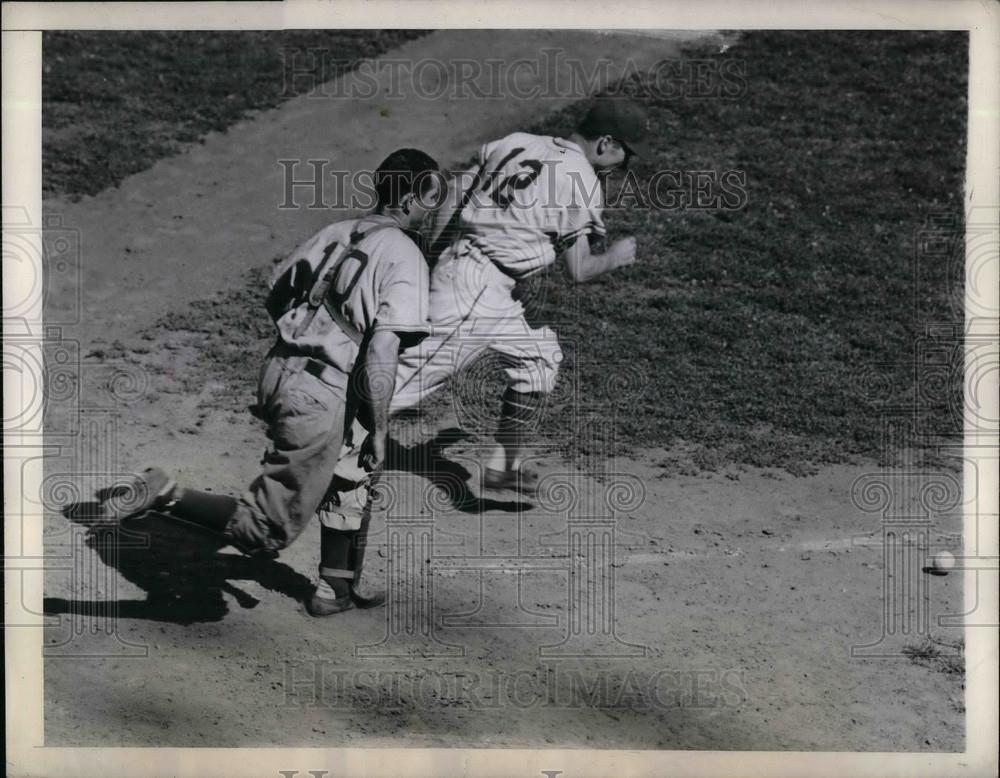 Press Photo Baseball players try to score a point - nea01780 - Historic Images