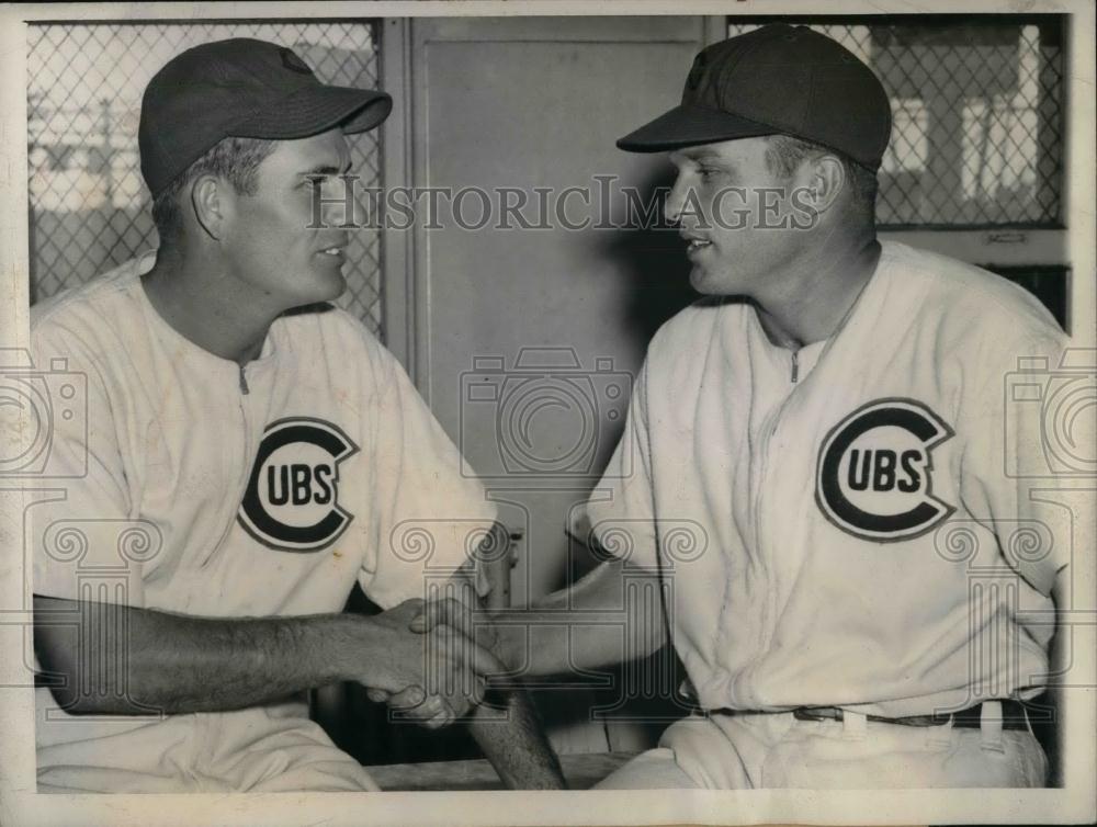 1943 Press Photo New Cub Thompson Livingston Meets Clyde McCullough - nea10680 - Historic Images