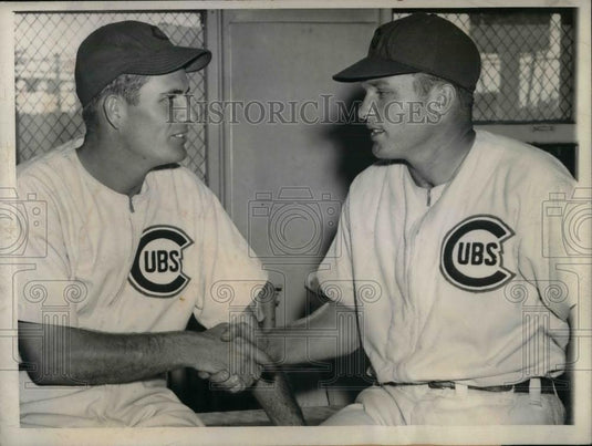 1943 Press Photo New Cub Thompson Livingston Meets Clyde McCullough - nea10680 - Historic Images