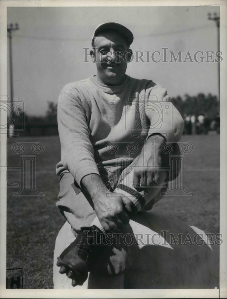 1937 Press Photo Tony Thomhill Football player - nea12571 - Historic Images
