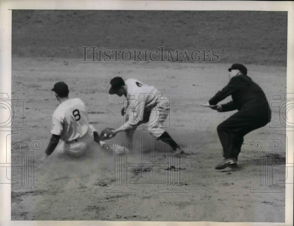 1944 Press Photo Johnny Lindell Outfielder Yankees Slides Safe Johnny Sullivan - Historic Images