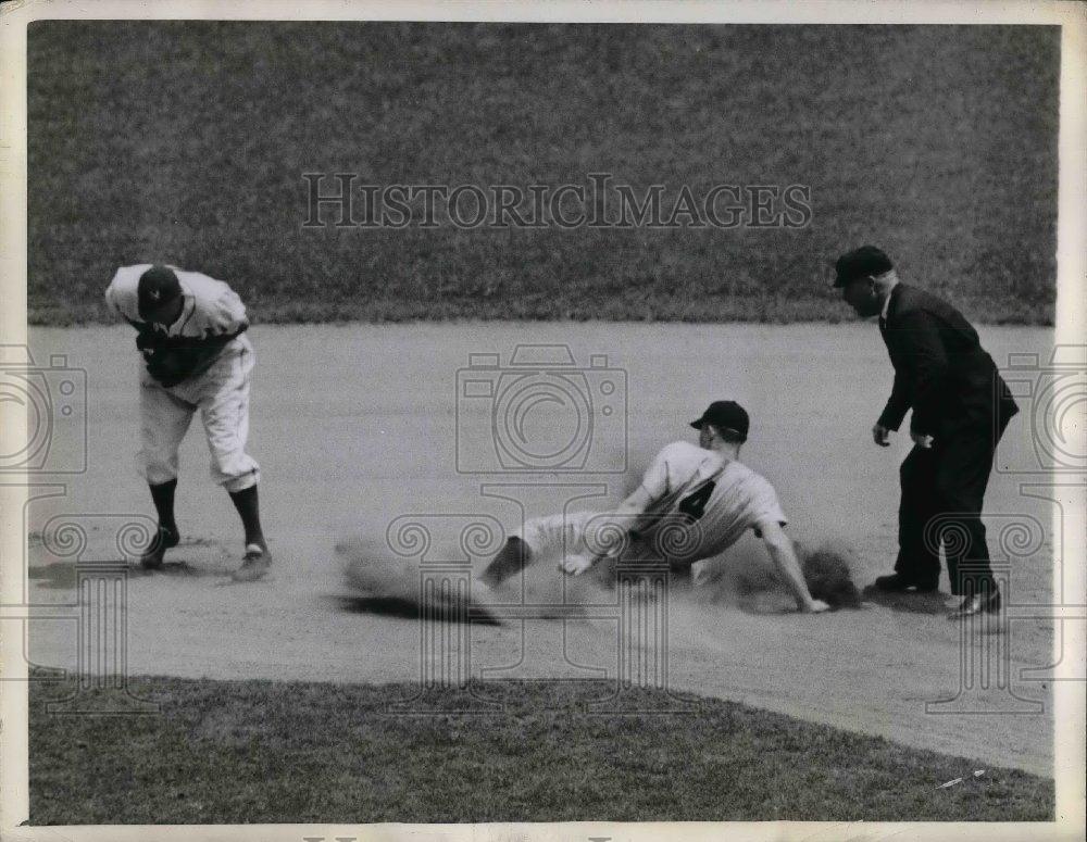 1943 Press Photo Boston Braves Charlie Workman Bill Hugee - nea08759 - Historic Images