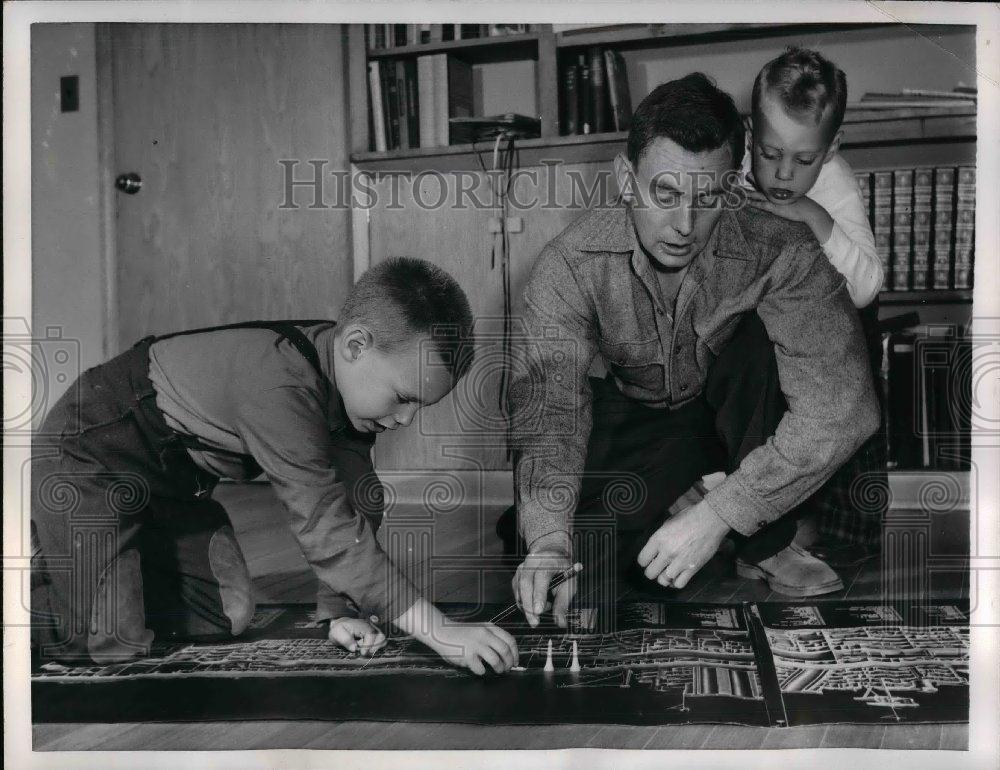 1956 Press Photo ABC-TV Writer Allan Sloane,plots a picture of a ship. - Historic Images