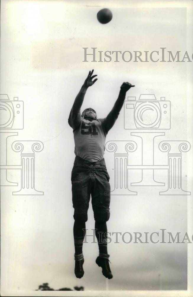 A Defensive Lineman blocking a punt. 1939 Press Photo - nea13598 - Historic Images