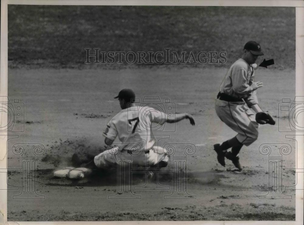 1938 Press Photo New York Giants George Myatt Sliding Into Second Base - Historic Images