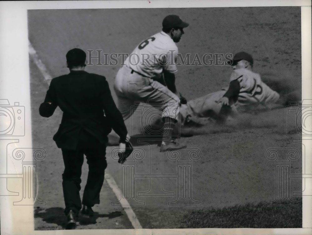 1945 Press Photo Dewey Wiliams Chicago Cubs Giants Nap Reyes Goetz Mel Ott - Historic Images