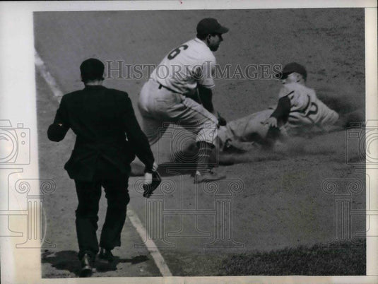 1945 Press Photo Dewey Wiliams Chicago Cubs Giants Nap Reyes Goetz Mel Ott - Historic Images