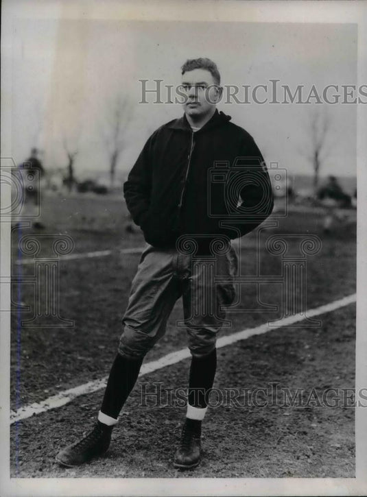 1934 Press Photo Thomas Hamilton, Coach of the Football Team at Annapolis. - Historic Images