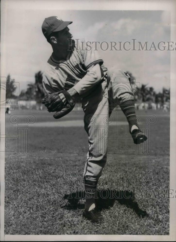 1941 Press Photo William L. Lohrman,Pitcher of N.Y.Giants during Training Camp. - Historic Images