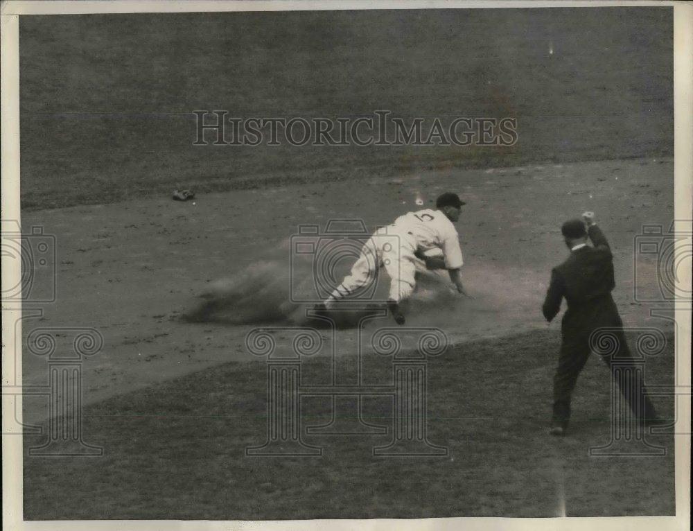 1935 Press Photo Dick Bartell of Giants C - nea07128 - Historic Images