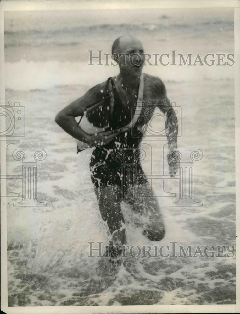 1933 Press Photo Olympic Runner Reggie Harrison Competes In Civil Service Test - Historic Images