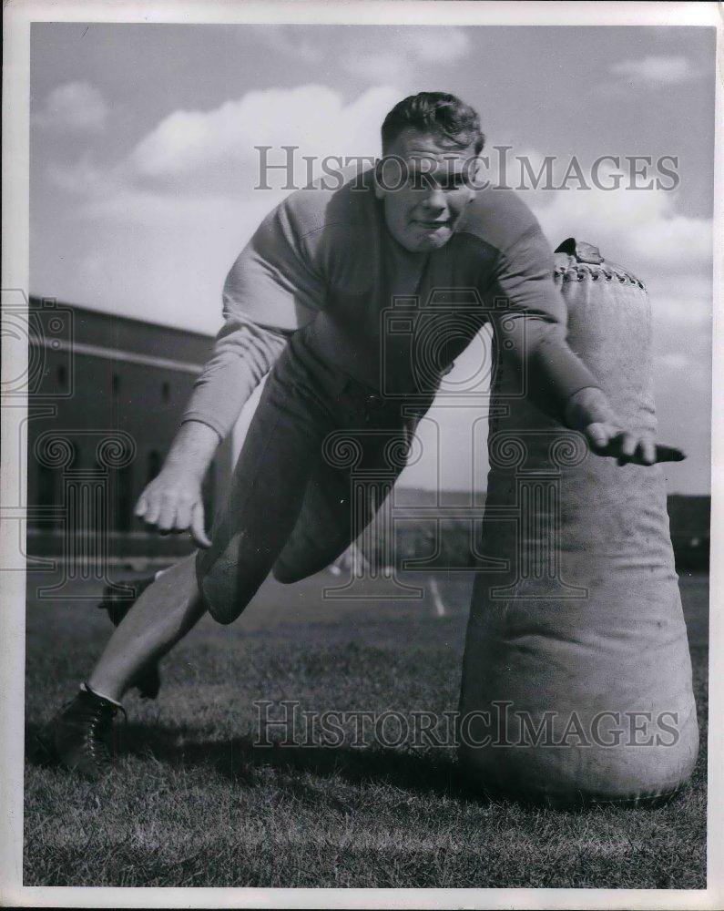 1947 Press Photo Merle Moehnke, Tackle, University of Minnesota - nea08620 - Historic Images