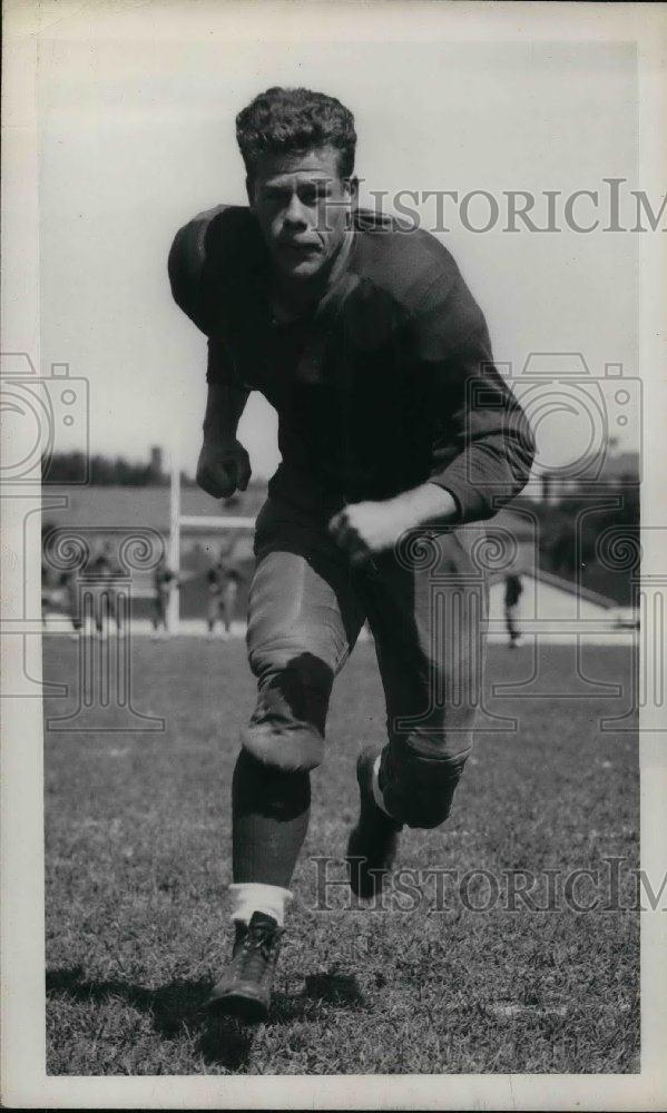 1946 Press Photo Clary Esser of Univ. of Wisconsin football - nea07958 - Historic Images