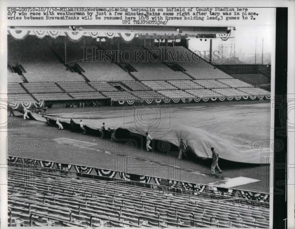 1958 Press Photo Workmen Working On Infield Of County Stadium In Milwaukee - Historic Images