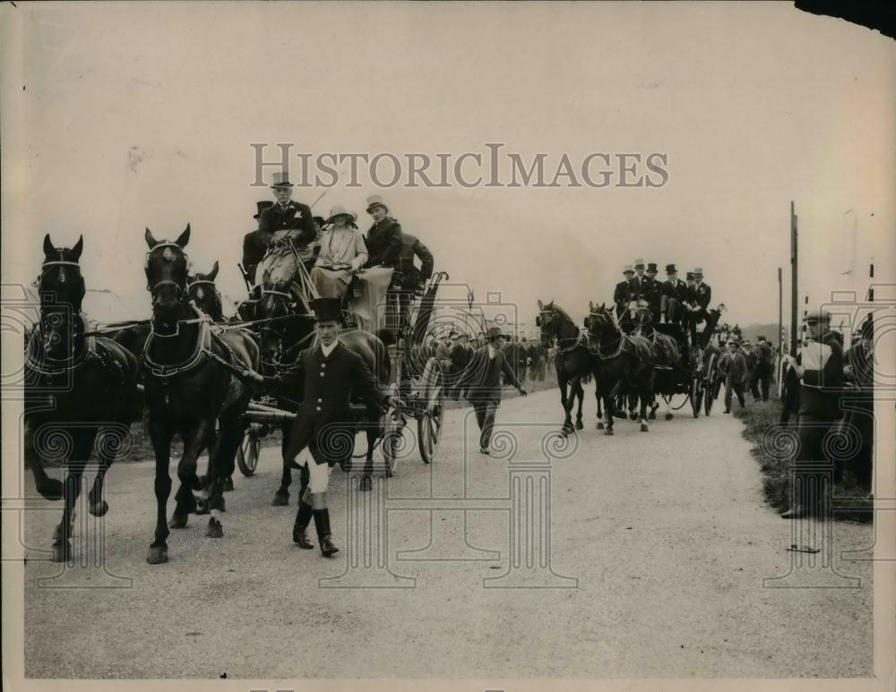 1938 Press Photo Arriving on the course at Ascot - nea10567 - Historic Images