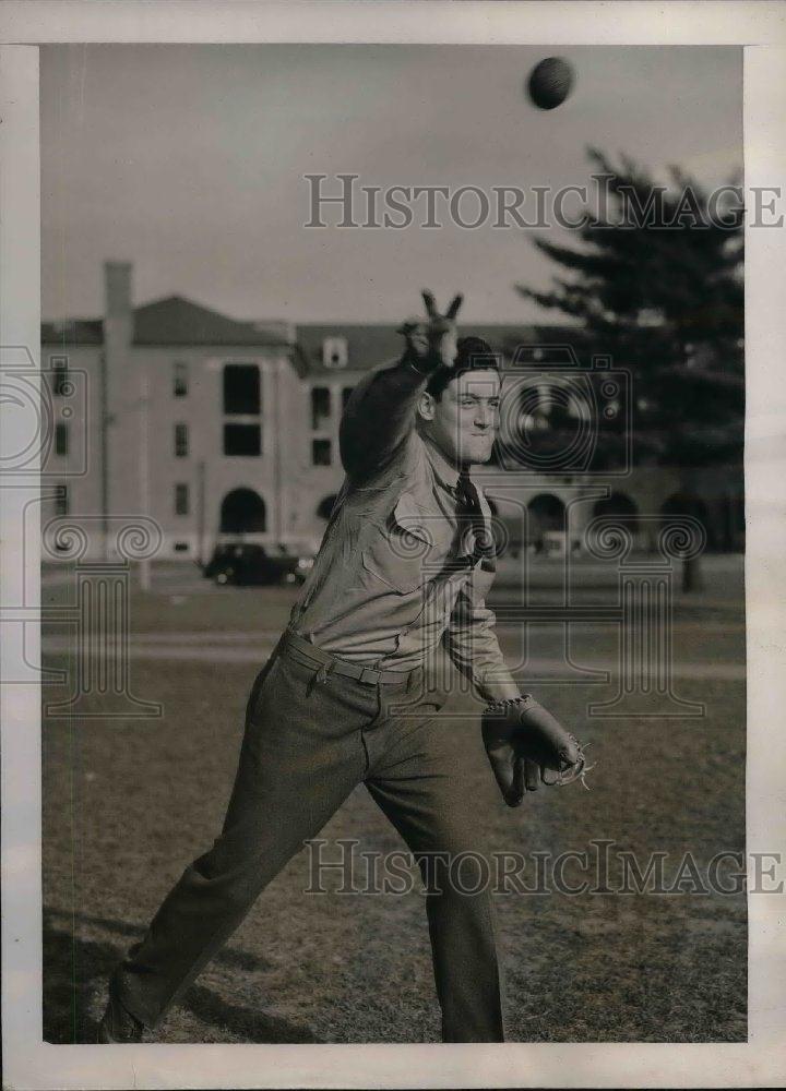 1941 Press Photo Joe Walsh, pitcher for Boston Red Sox - nea08059 - Historic Images