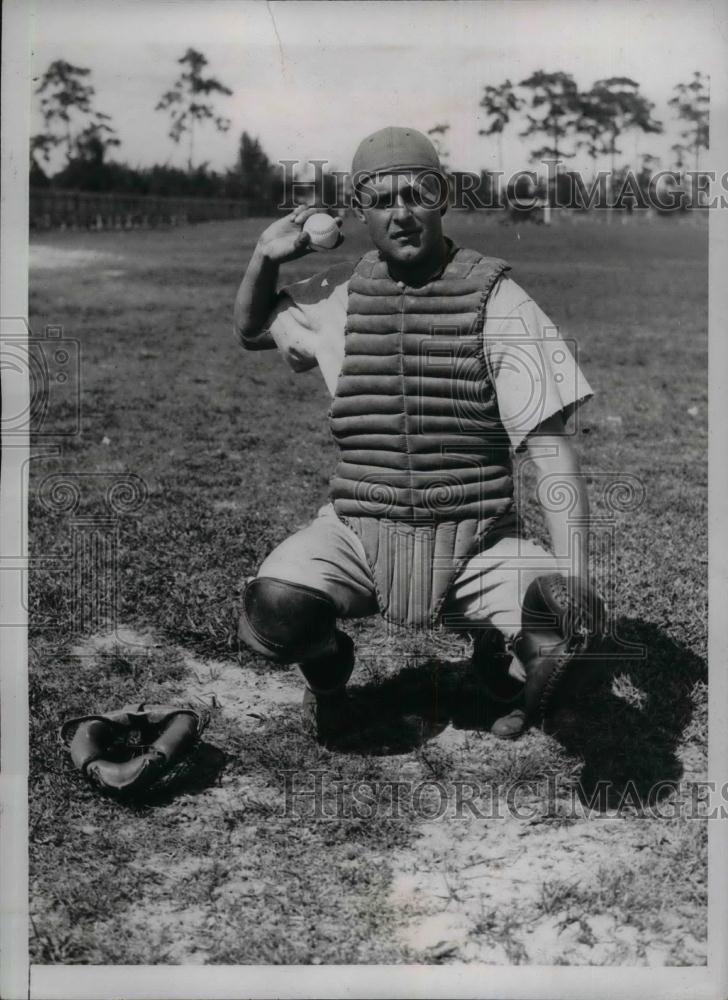 1934 Press Photo Philadelphia Athletics Catcher Edward Madjeski During Training - Historic Images