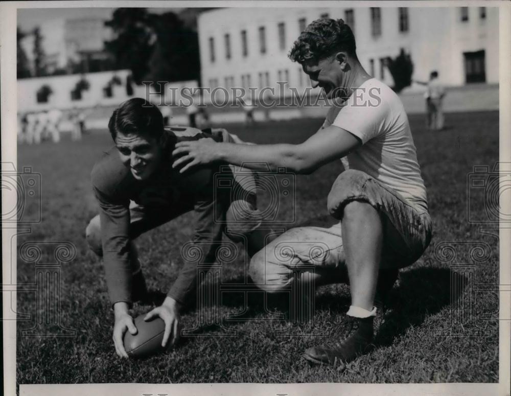1938 Press Photo Bob Herwig Center University California Ralph Sauer Football - Historic Images